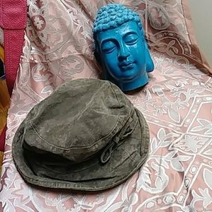 Crushed Leather Womens Accent Hat